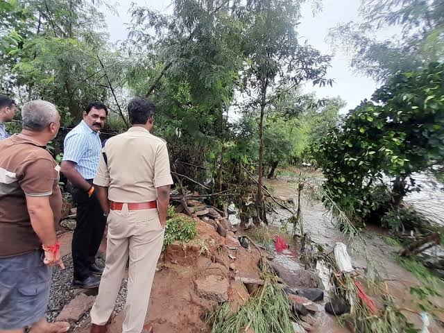 शहडोल में 10 घंटे से बारिश जारी, घरों में घुसा पानी, पुल से सात फीट ऊपर बह रही नदी; स्कूलों की छुट्टी