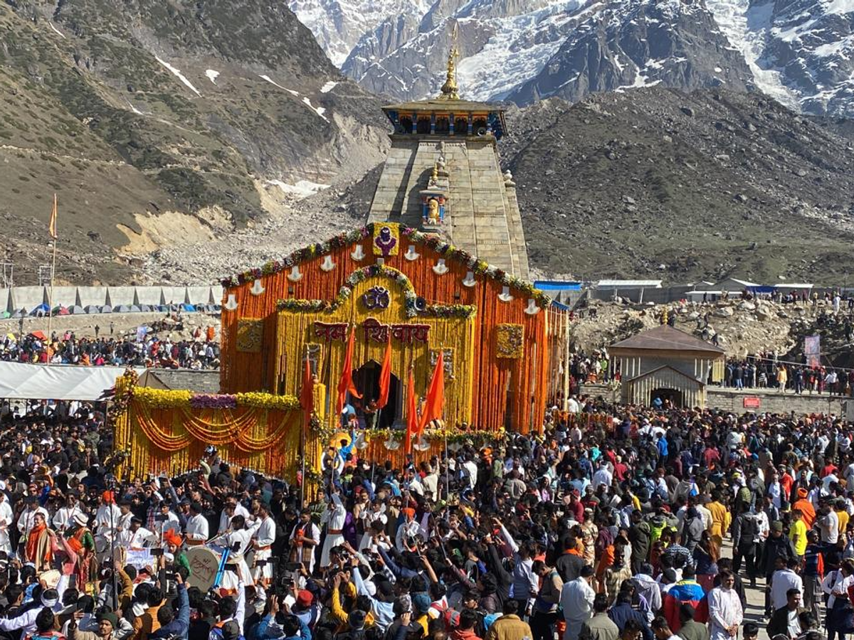 मौसम साफ होते ही यात्रा ने पकड़ी रफ़्तार… केदारनाथ में एक दिन में 7000 श्रद्धालु पहुंचे.. बद्रीनाथ में आंकड़ा 10 लाख पार