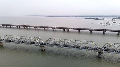 खतरे के निशान के पास पहुंचकर स्थिर हुईं गंगा, यमुना की रफ्तार भी थमी, एनडीआरएफ की टीम मुस्तैद