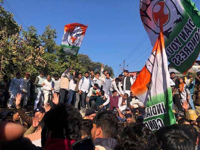 युवा कांग्रेस ने “नशा नहीं, नौकरी दो” को लेकर सचिवालय घेराव” किया