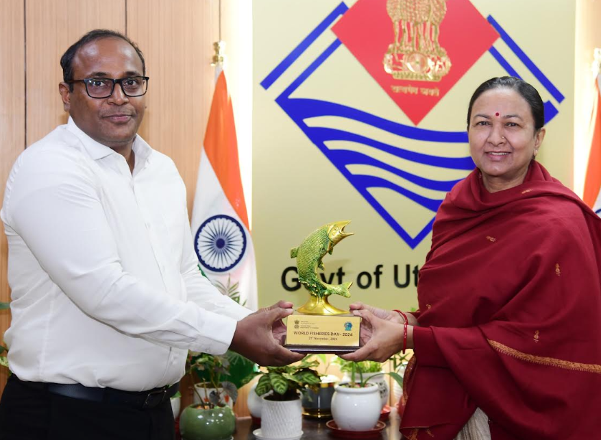 मुख्य सचिव राधा रतूड़ी ने पुस्तक ‘अंतस को घेरे जो सघन कुहासा’ का किया विमोचन