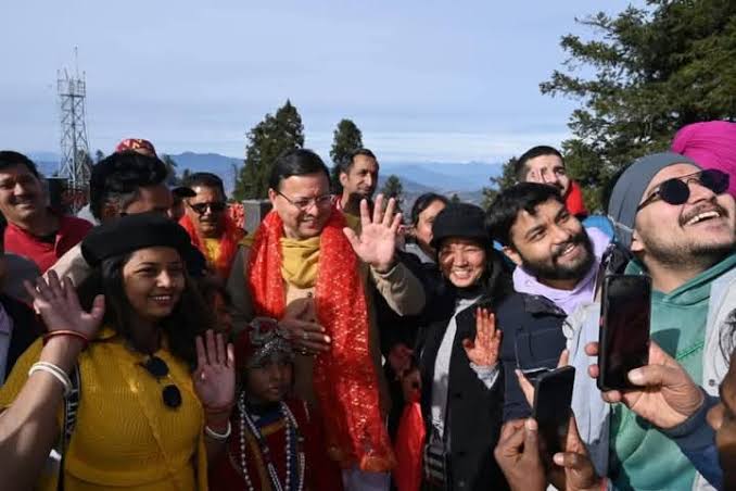 सीएम धामी ने सिद्धपीठ माँ सुरकण्डा मन्दिर के दर्शन किये