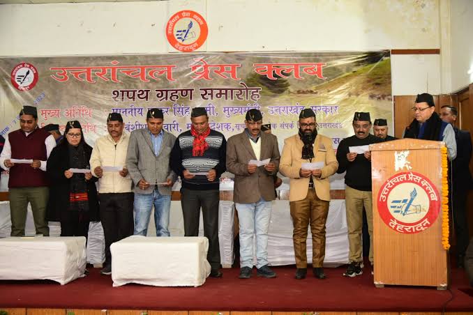 उत्तरांचल प्रेस क्लब की नवनिर्वाचित कार्यकारिणी को मुख्यमंत्री धामी ने दिलाई शपथ