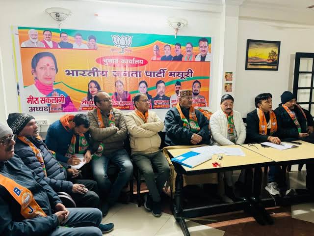 कैबिनेट मंत्री गणेश जोशी ने आगामी निकाय चुनावों के दृष्टिगत पार्टी कार्यकर्ताओं के साथ की चुनावी बैठक