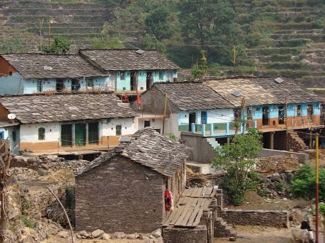 देश दुनिया में उत्तराखण्ड मूल के प्रवासियों में गांवों को गोद लेने की होड़
