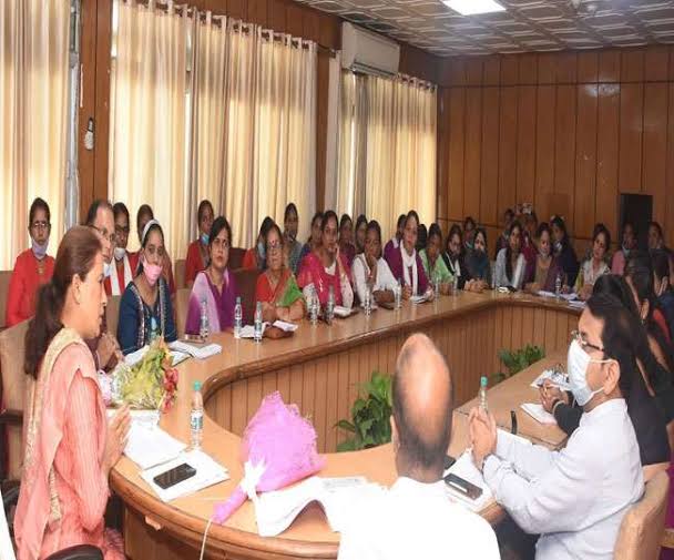 आंगनबाड़ी और सहायिकाओं को पेंशन देने की तैयारी
