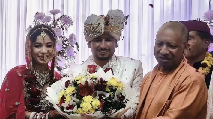 भतीजी की शादी में आशीर्वाद देने गांव पहुंचे योगी आदित्यनाथ… सीएम धामी और राज्यपाल भी मौजूद
