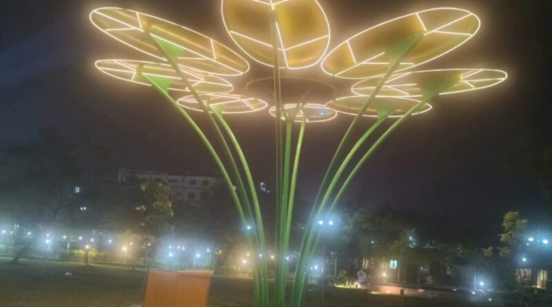 MDDA द्वारा देहरादून के सिटी पार्क में 5 किलोवाट का आधुनिक “सोलर ट्री” संचालित, ग्रीन सिटी मिशन को मिलेगी गति