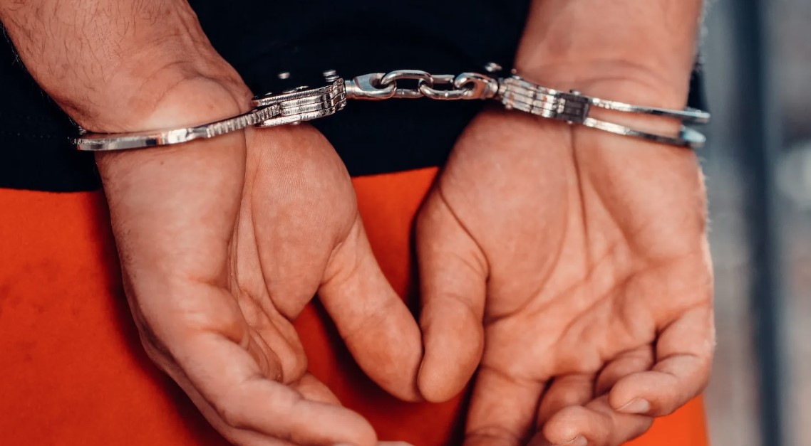 मोबाइल चोरी के शक में युवक को बंधक बनाकर पीटा,चार लोगों पर बंधक बनाकर मारपीट का आरोप; एक गिरफ्तार