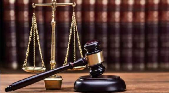 पत्नी पर तेजाब फेंकने वाले पति को 14 साल की सजा, कोर्ट ने लगाया 1 लाख रुपये जुर्माना
