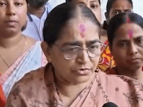 बंगाल का सियासी रणक्षेत्र: नंदीग्राम और रेजीनगर उपचुनाव में टीएमसी के गुटों का टकराव, भाजपा ने किए उम्मीदवार घोषित