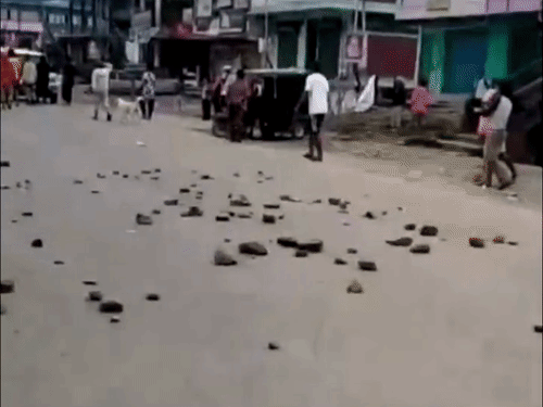 मणिपुर में गहराता मानवीय संकट: हिंसा और नाकेबंदी से थमा जनजीवन, आसमान छू रही जरूरी चीजों की कीमतें