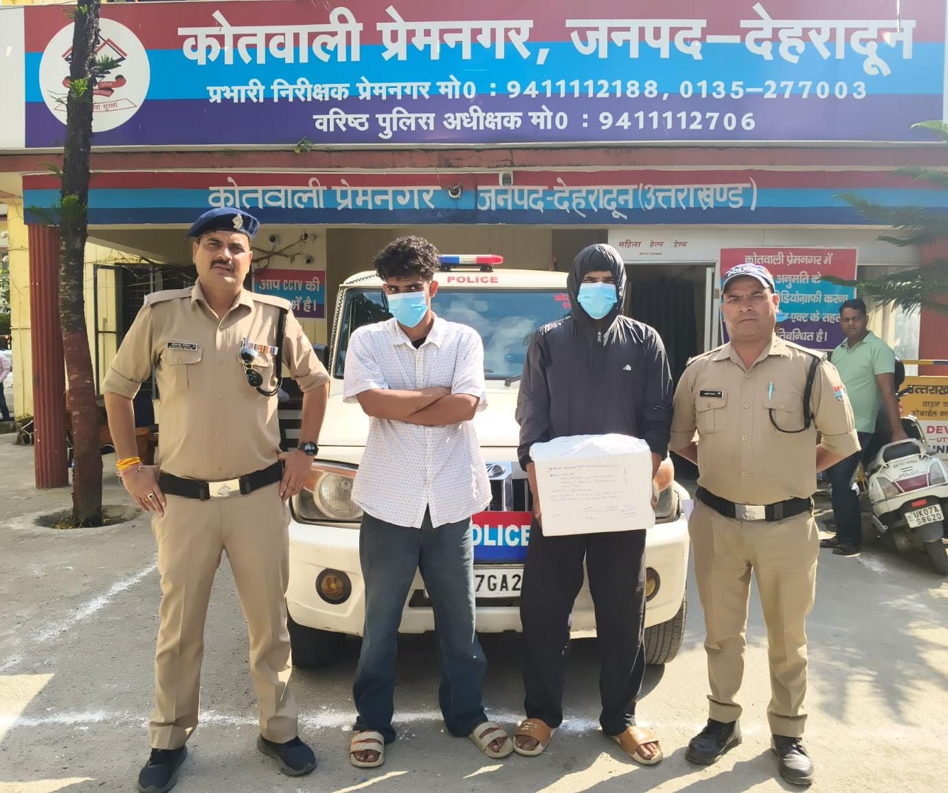 दुकान का ताला तोड़कर चोरी करने वाले दो आरोपी गिरफ्तार, लैपटॉप और इनवर्टर बरामद